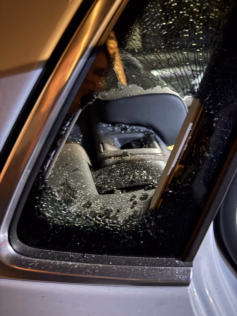 Zerbrochene Autoscheibe